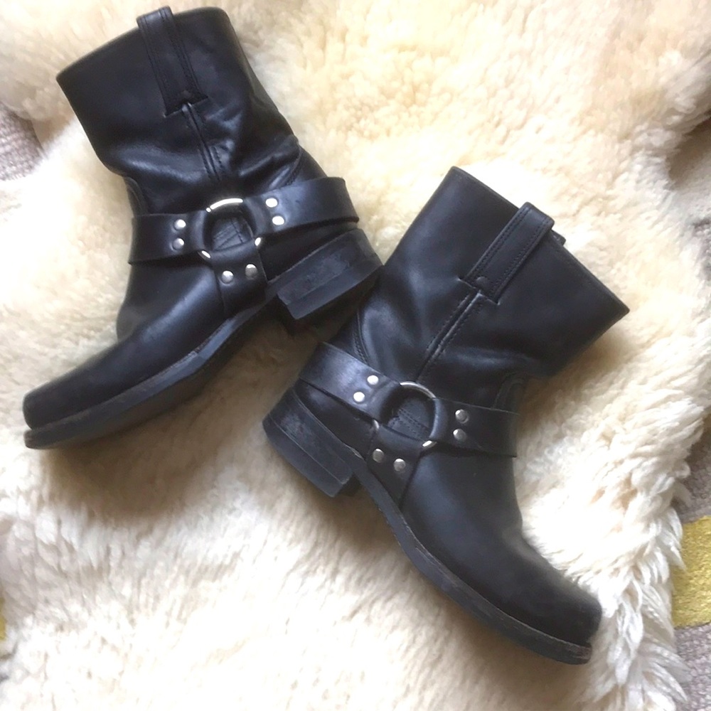 Frye classic harness ankle boot sz 9